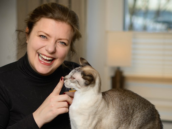 Constance Böhle mit der Katze